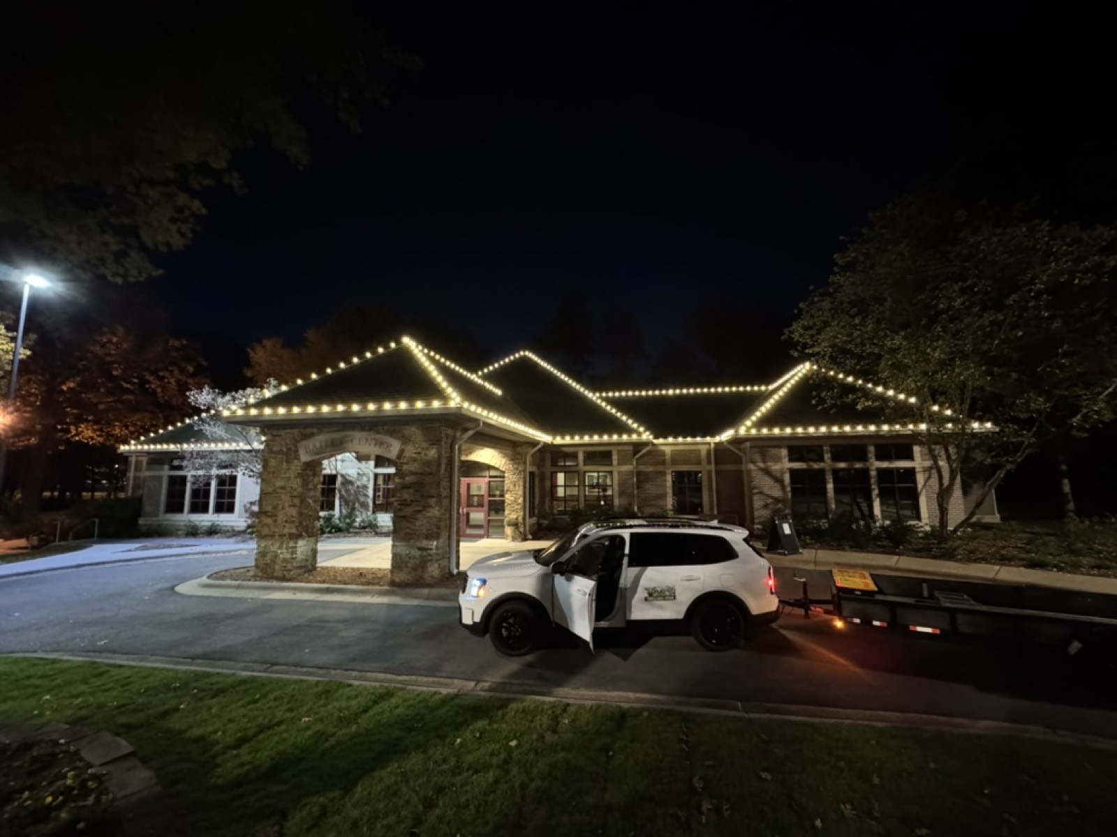 Commercial building with roofline lighting